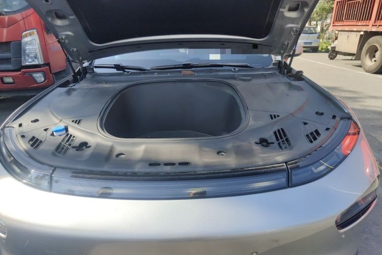 Used XPeng P7 2020 586N Engine Bay