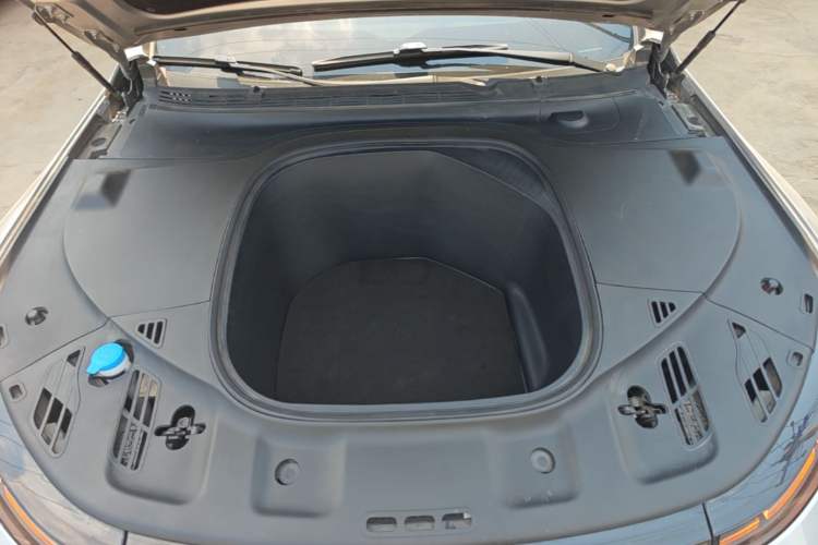 Used XPeng P7 2020 670E Engine Bay