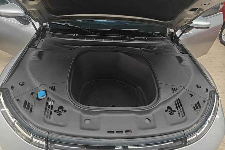 Used XPeng P7 2020 586N Engine Bay