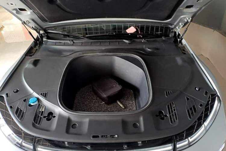Used XPeng P7 2020 586N Engine Bay