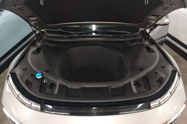 Used XPeng P7 2020 670E Engine Bay