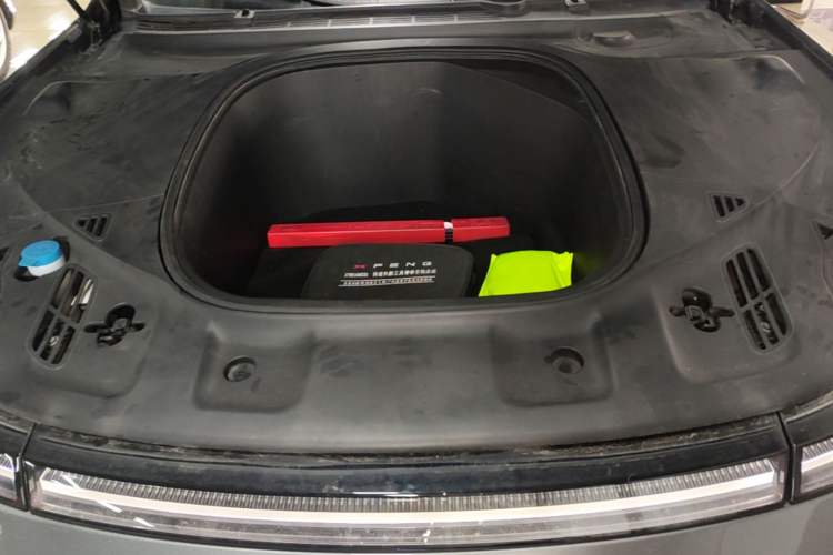 Used XPeng P7 2020 586N Engine Bay