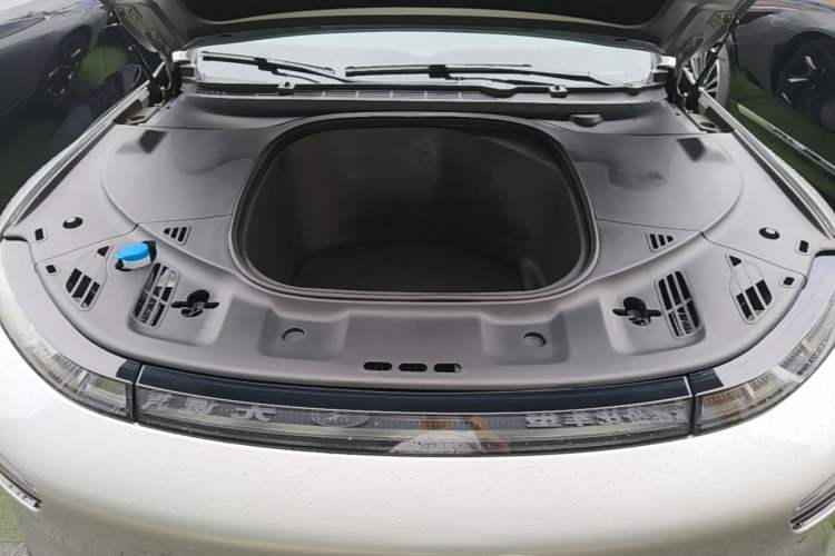 Used XPeng P7 2020 670N Engine Bay