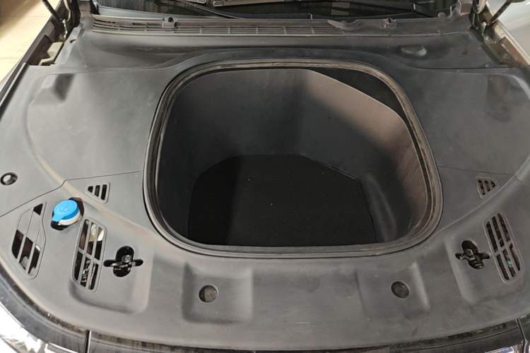 Used XPeng P7 2020 562E Performance Edition Engine Bay
