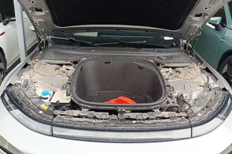 Used XPeng P7 2020 586N Engine Bay