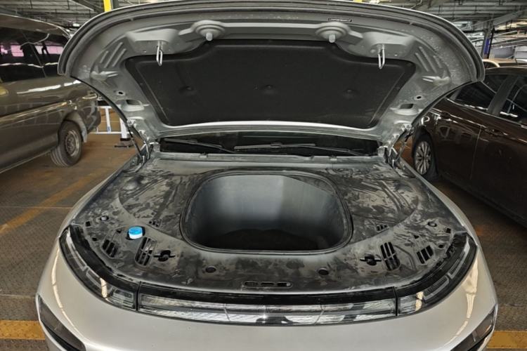 Used XPeng P7 2020 586N Engine Bay