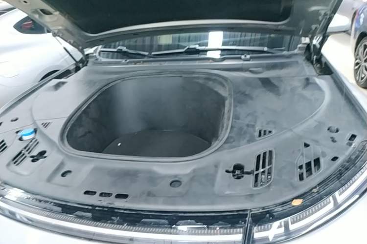 Used XPeng P7 2020 586N Engine Bay