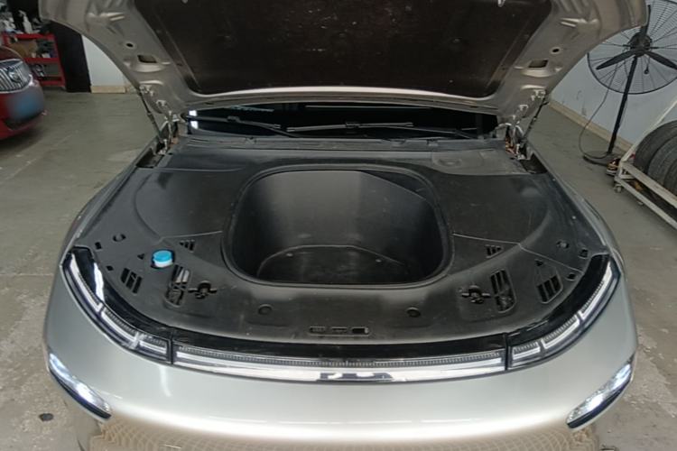 Used XPeng P7 2020 586N Engine Bay