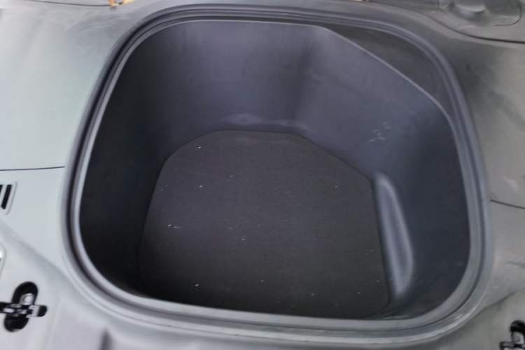 Used XPeng P7 2020 586N Engine Bay