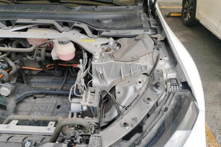 Used XPeng P7 2020 586N Engine Bay Left