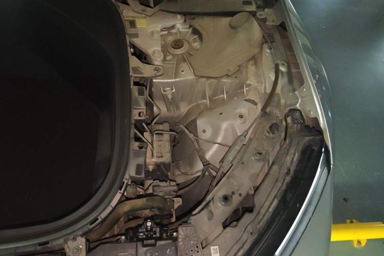 Used XPeng P7 2020 586N Engine Bay Left
