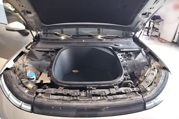 Used XPeng P7 2020 586N Engine Bay