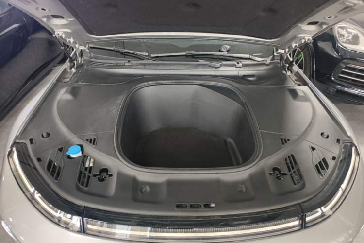 Used XPeng P7 2020 670N Engine Bay