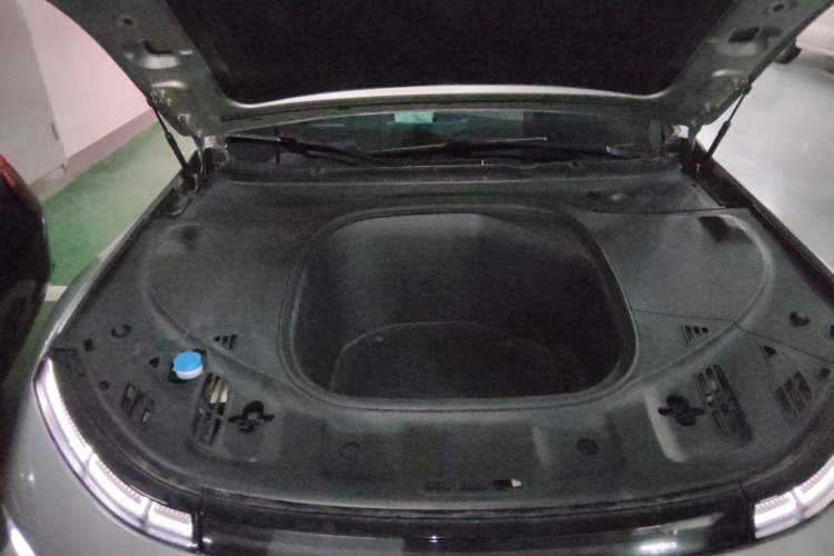 Used XPeng P7 2020 586N Engine Bay