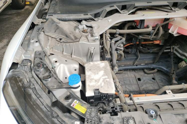 Used XPeng P7 2020 586N Engine Bay Right
