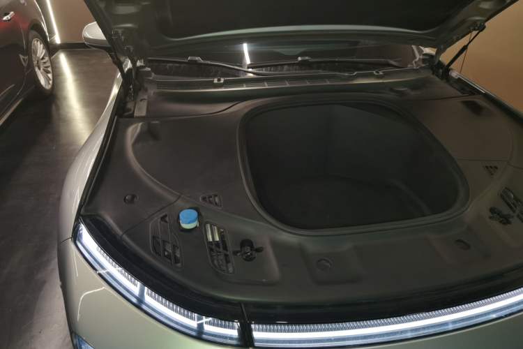 Used XPeng P7 2020 586E Engine Bay Right