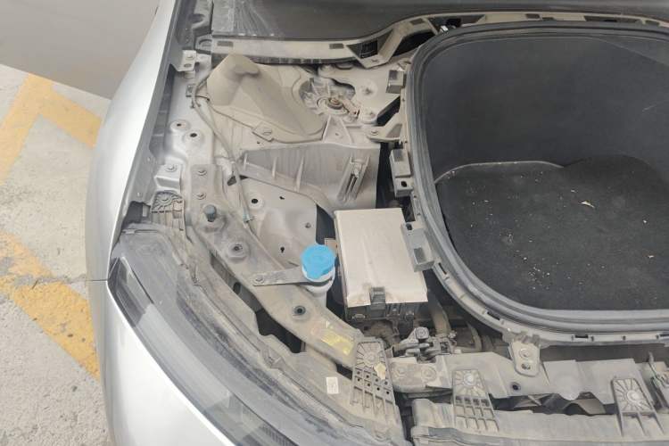 Used XPeng P7 2020 586E Engine Bay Right