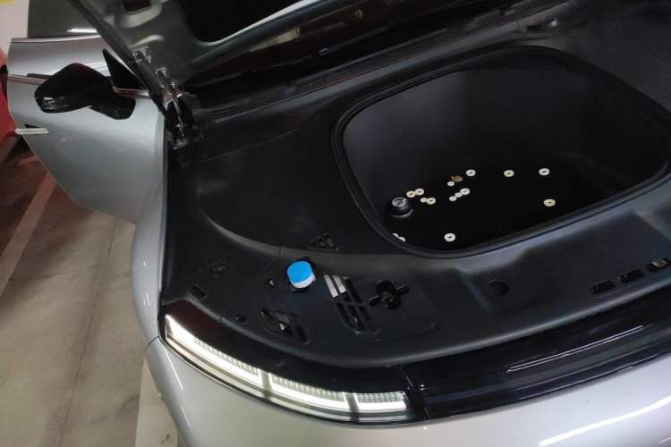 Used XPeng P7 2020 562E Performance Edition Engine Bay Right