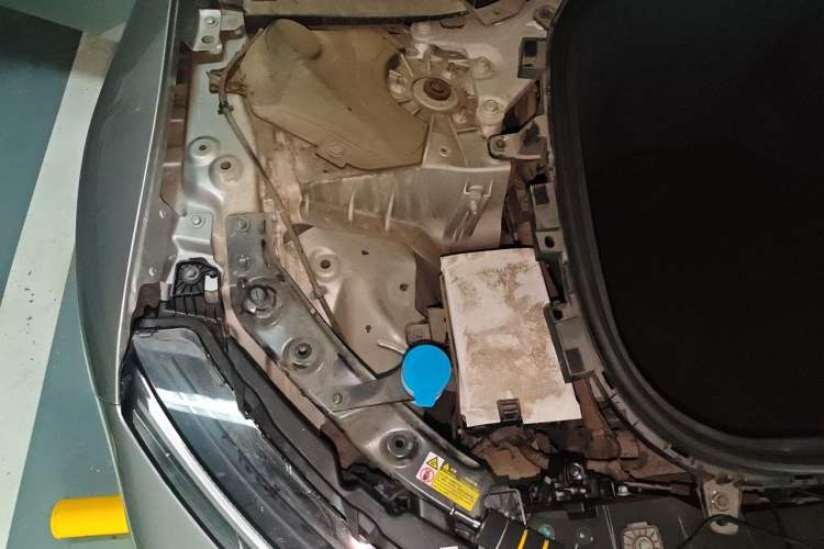 Used XPeng P7 2020 586N Engine Bay Right