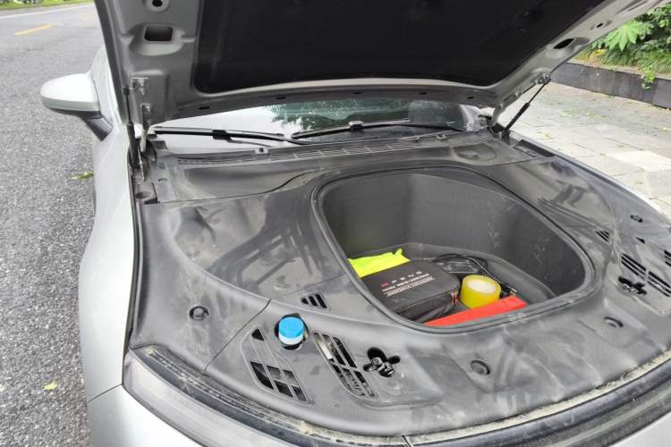 Used XPeng P7 2020 670N Engine Bay Right