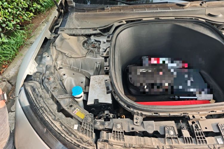 Used XPeng P7 2020 670N Engine Bay Right