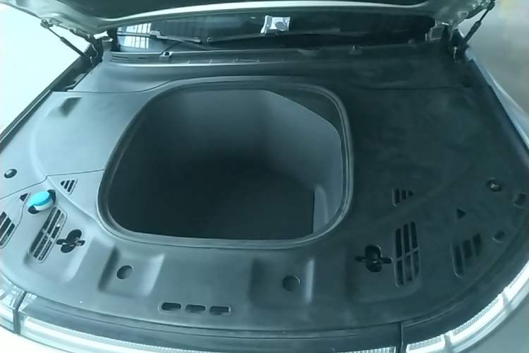 Used XPeng P7 2020 670N Engine Bay
