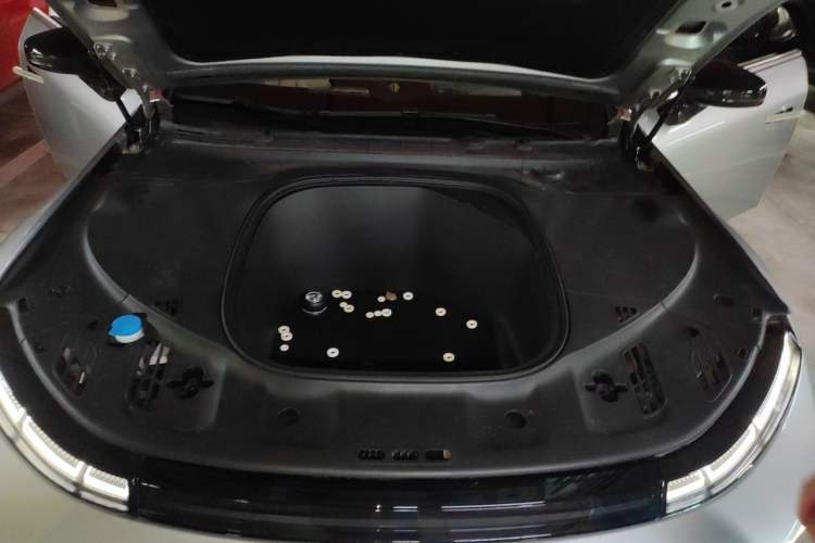 Used XPeng P7 2020 562E Performance Edition Engine Bay