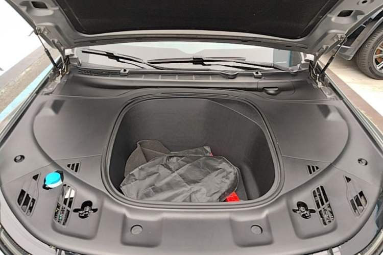 Used XPeng P7 2020 562E Performance Edition Engine Bay