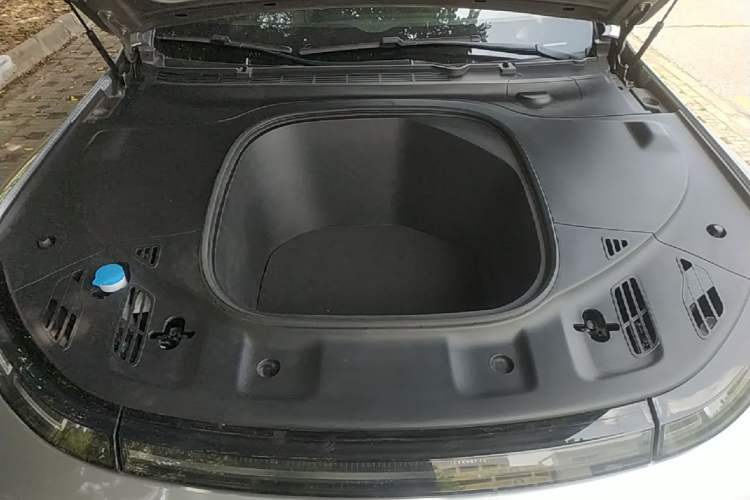 Used XPeng P7 2020 586N Engine Bay