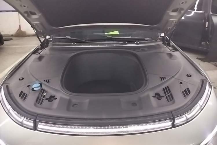 Used XPeng P7 2020 670N Engine Bay