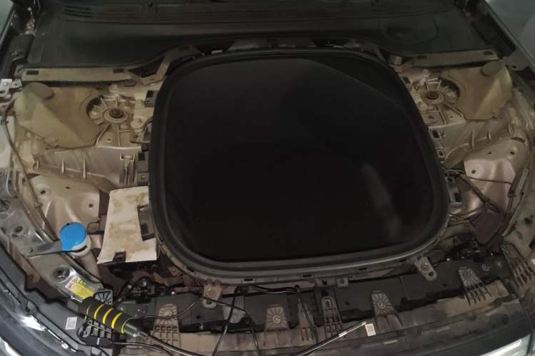 Used XPeng P7 2020 586N Engine Bay