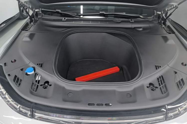Used XPeng P7 2020 670N Engine Bay