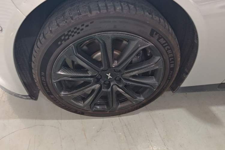 Used XPeng P7 2020 670N Left Front Wheel Hub