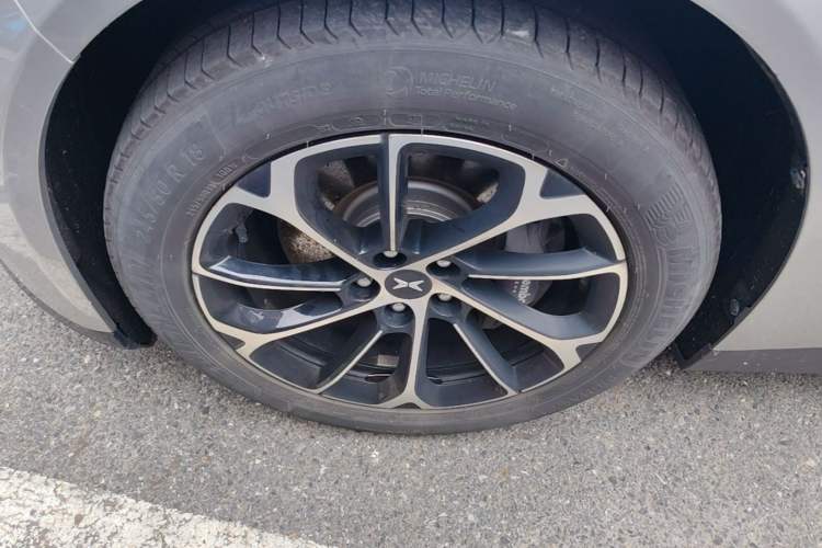 Used XPeng P7 2020 Rear-Drive Long-Range Smart Drive Version Left Front Wheel Hub