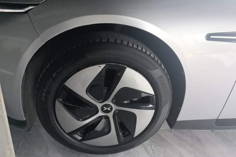 Used XPeng P7 2020 Rear-Drive Long-Range Smart Drive Version Left Front Wheel Hub