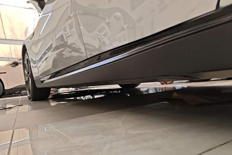 Used XPeng P7 2020 586N Left Side Sill