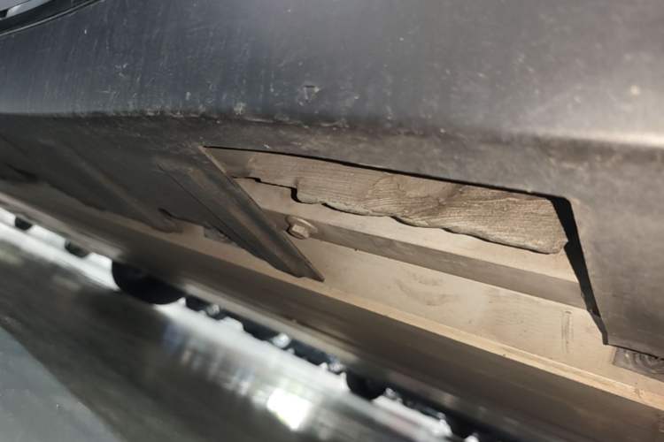 Used XPeng P7 2020 586N Left Side Sill