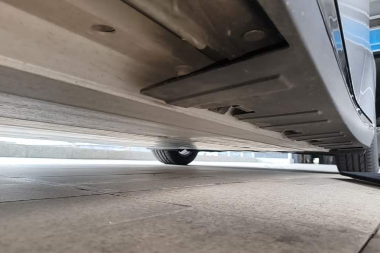 Used XPeng P7 2020 586N Left Side Sill
