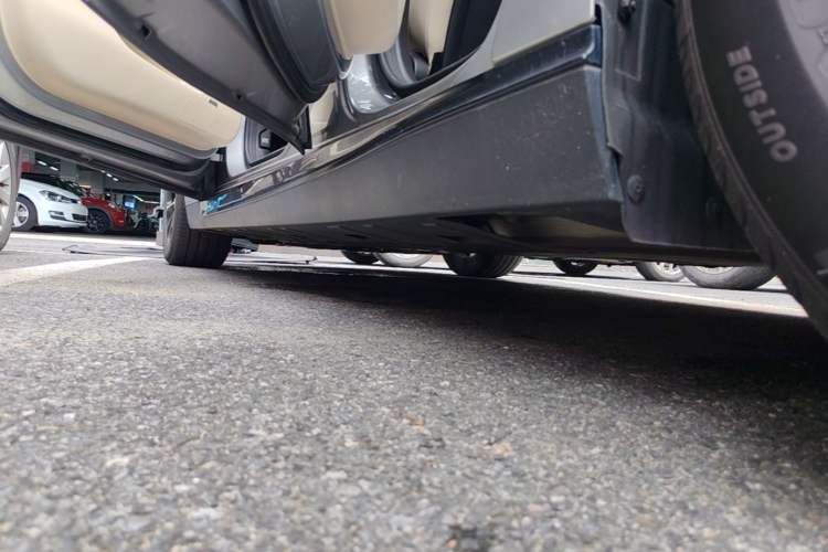 Used XPeng P7 2020 Rear-Drive Long-Range Smart Drive Version Left Side Sill