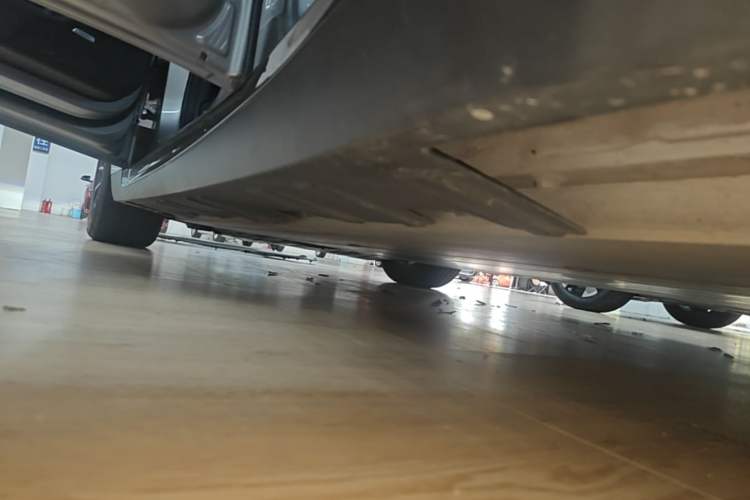 Used XPeng P7 2020 586N Left Side Sill