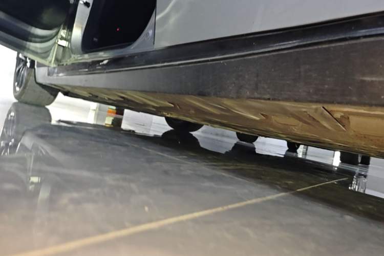 Used XPeng P7 2020 586E Left Side Sill
