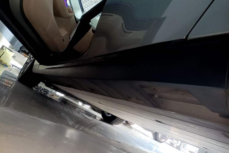 Used XPeng P7 2020 586N Left Side Sill