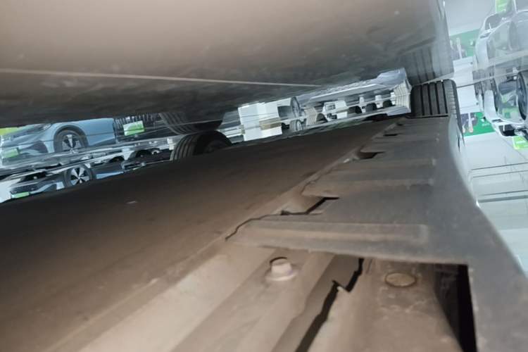 Used XPeng P7 2020 670N Left Side Sill