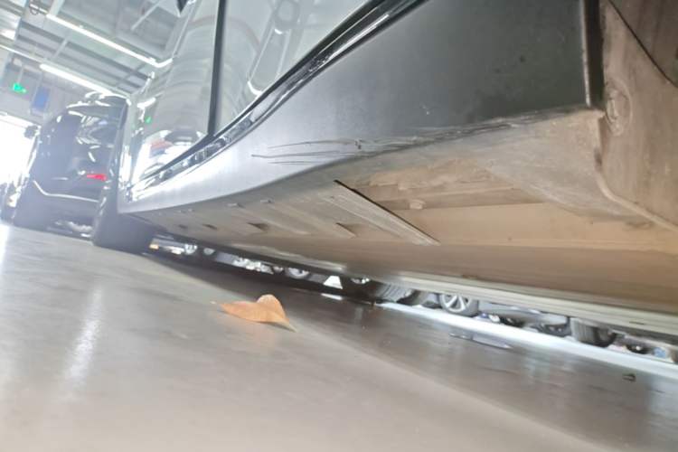 Used XPeng P7 2020 586N Left Side Sill