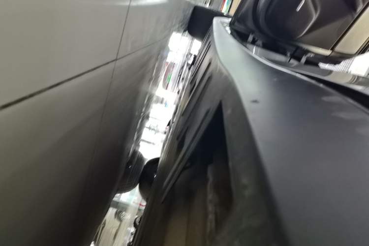 Used XPeng P7 2020 670N Left Side Sill