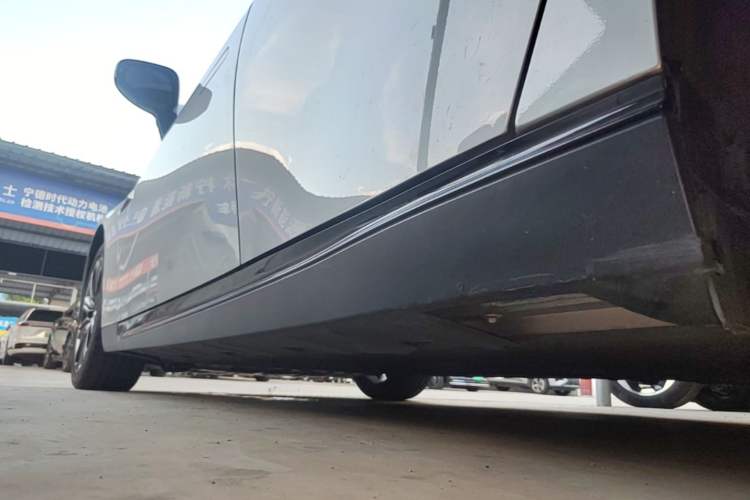 Used XPeng P7 2020 670N Left Side Sill