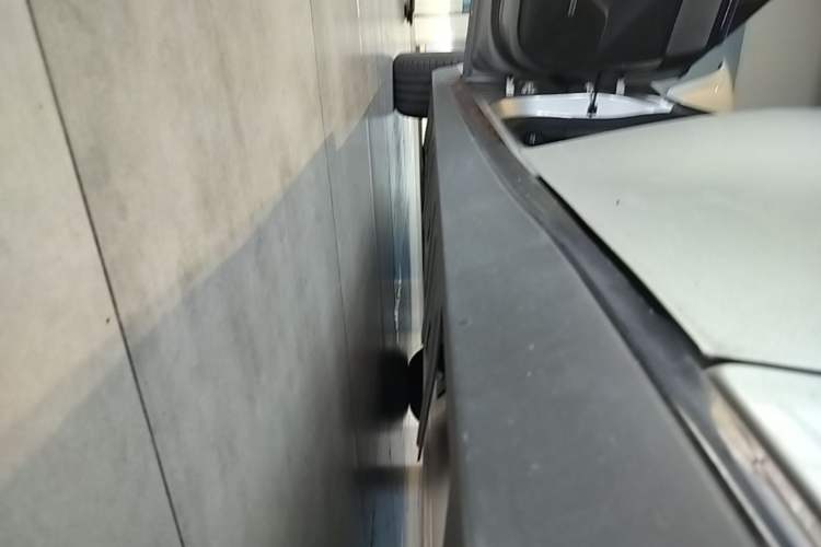 Used XPeng P7 2020 586N Left Side Sill