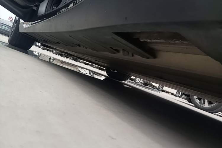 Used XPeng P7 2020 Rear-Drive Long-Range Smart Drive Version Left Side Sill