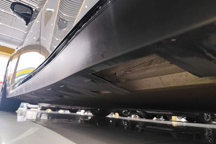 Used XPeng P7 2020 670N Left Side Sill