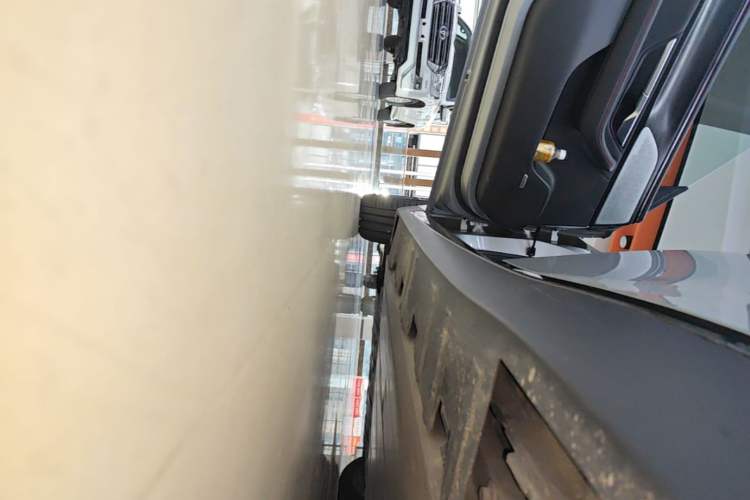 Used XPeng P7 2020 586E Left Side Sill